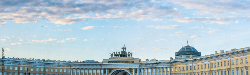 Obraz premium The General Staff building in Palace Square, St Petersburg, Russ