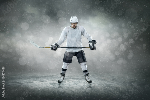 Ice hockey player on the ice, outdoors © Andrii IURLOV