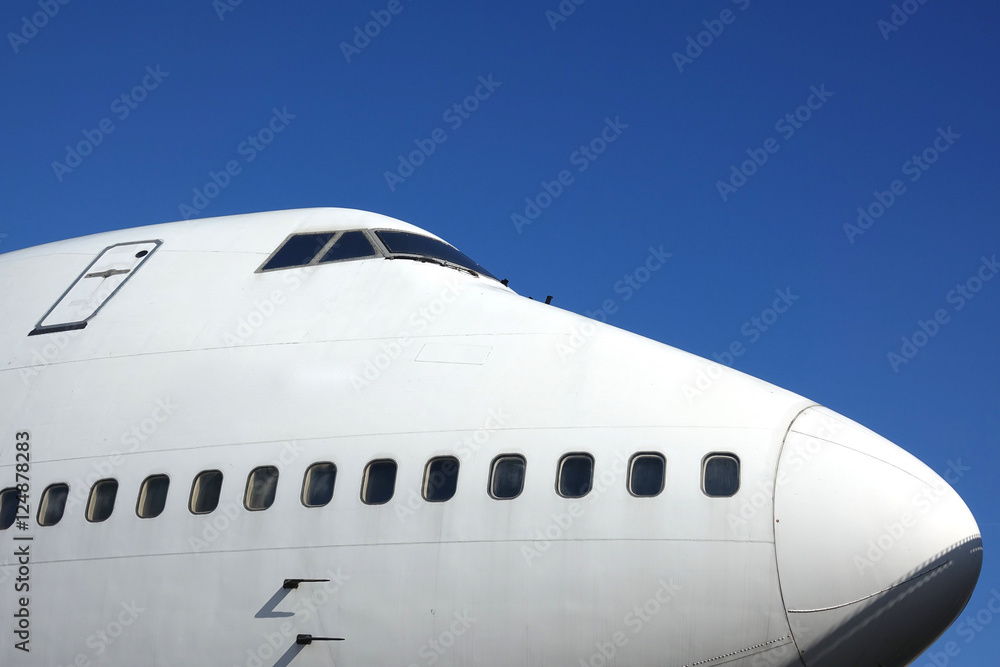 avion de ligne cockpit blanc