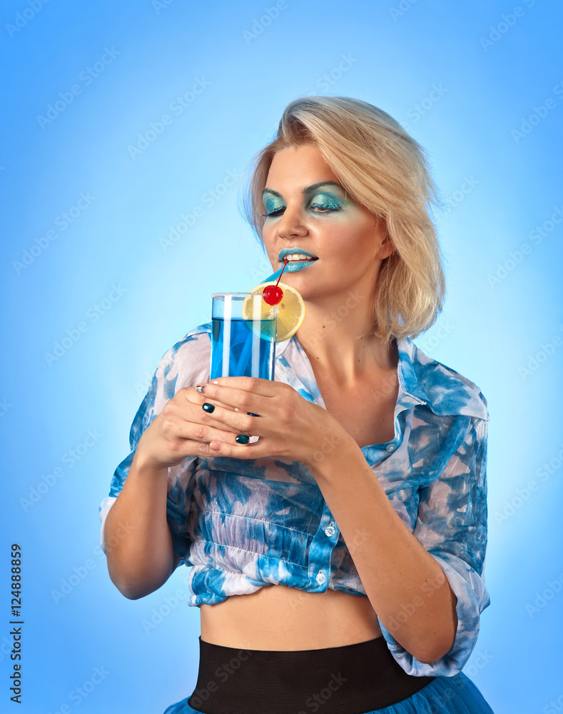 Young beautiful woman with cocktail 