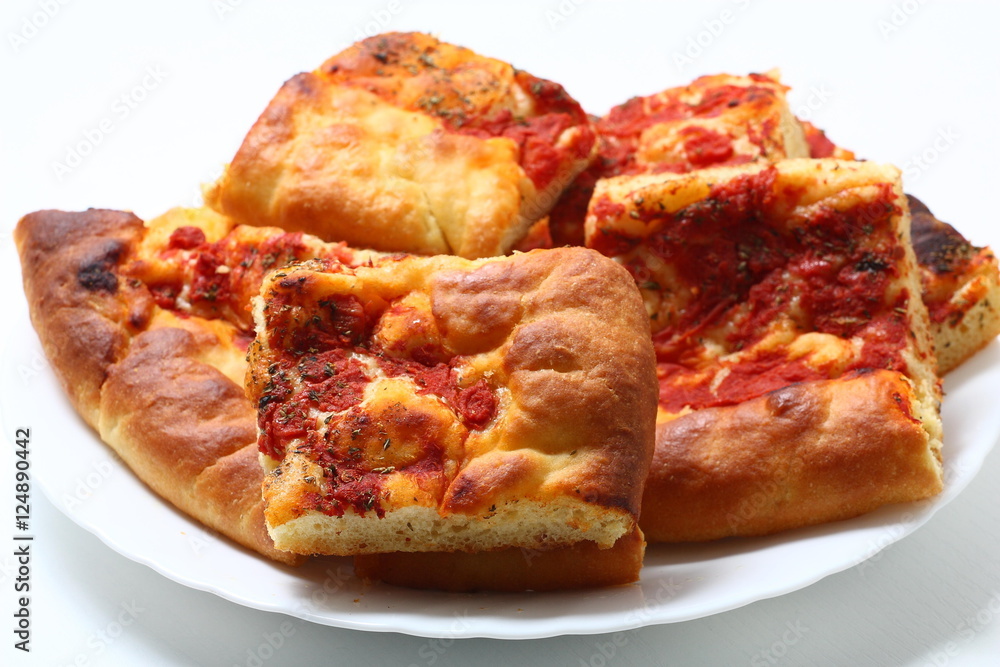 Pizza margherita con pomodoro Pizza margherita con pomodoro