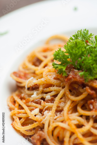 spaghetti pasta with tomato sauce