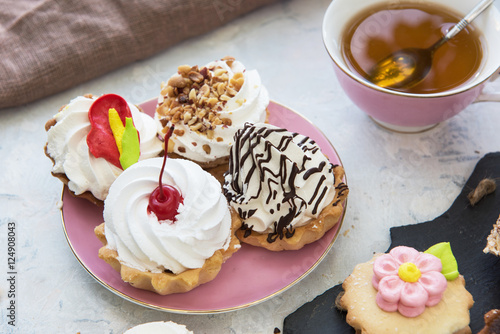 Different cakes composition
