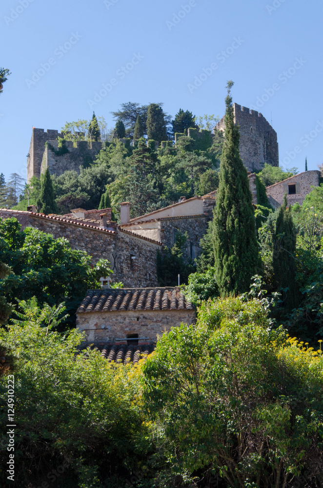 Fototapeta premium Castelnou, plus beau village de France