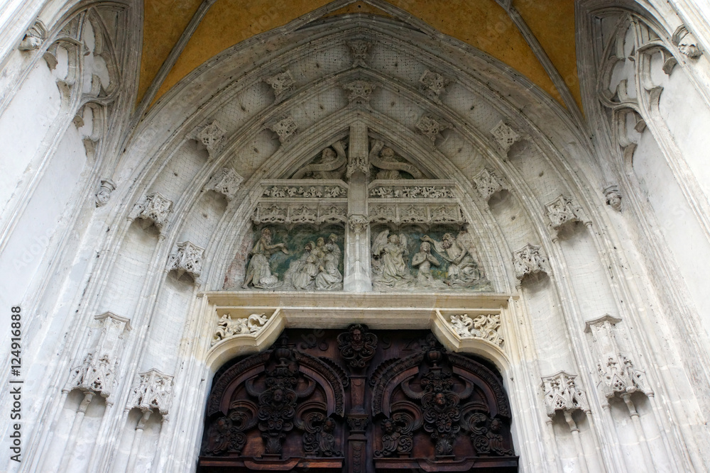 Seitenportal an der Stiftsbasilika Sankt Martin Seitenportal an der Stiftsbasilika Sankt Martin