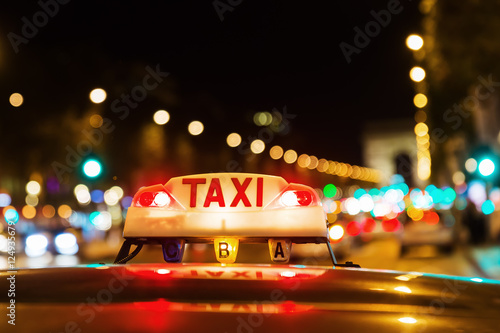 Photographie neon sign of a Parisian taxi