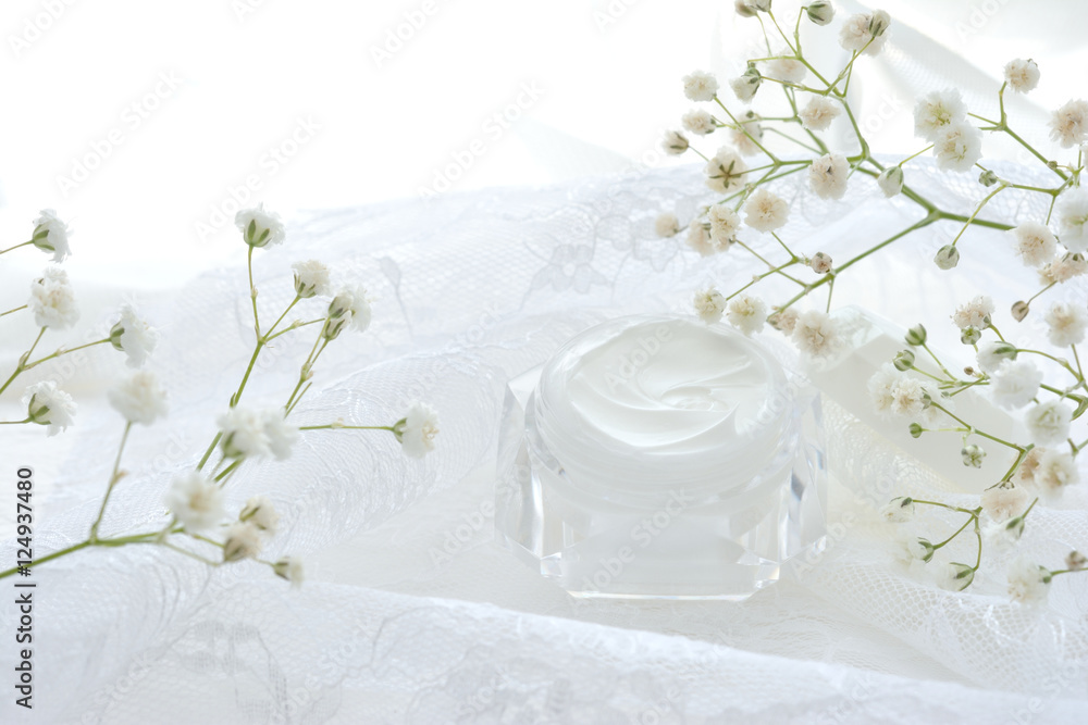クリームと白色の花
