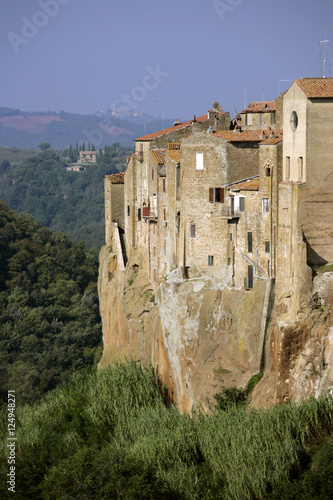 pitigliano city walls