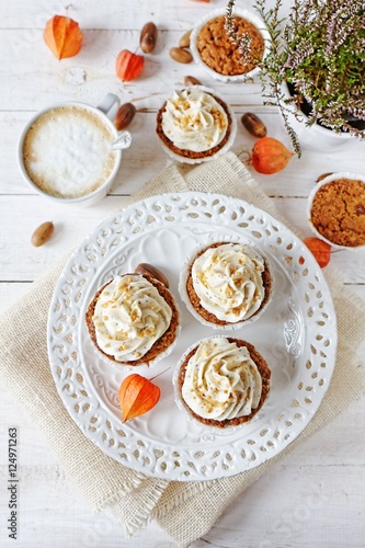 Carrot cupcakes with cream