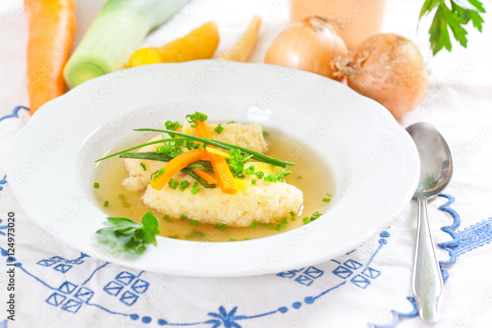 Grießnockerlsuppe Grießnockerlsuppe