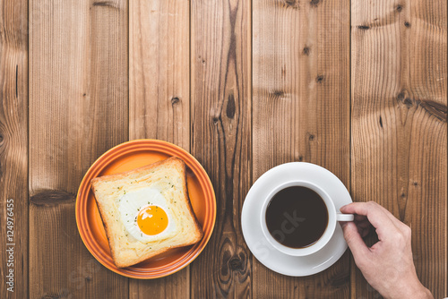 朝食 コーヒーとパン