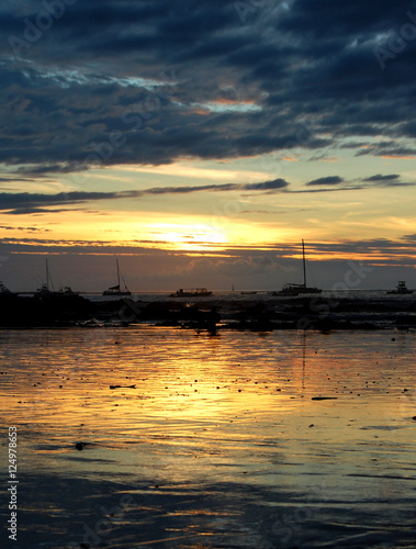 coucher de soleil jaune et bleu