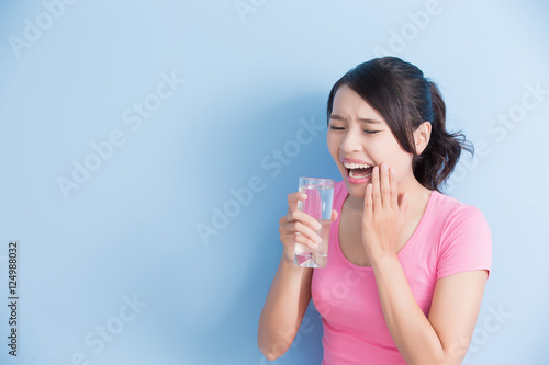 woman with sensitive teeth