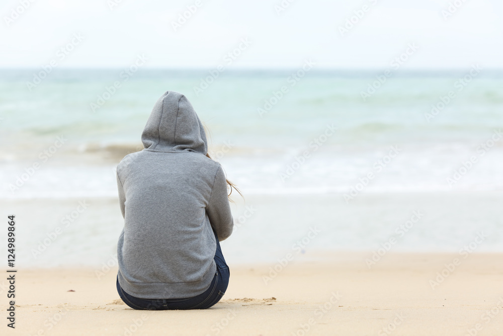 Εκτύπωση καμβά Teenager girl thinking watching the sea