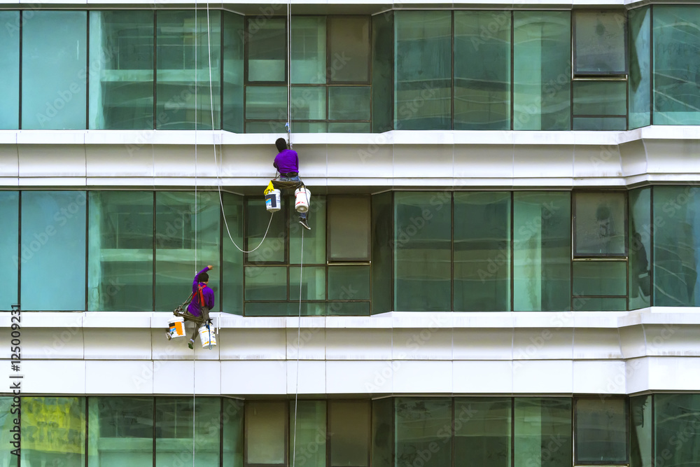 Fototapeta premium Clean the exterior of the building
