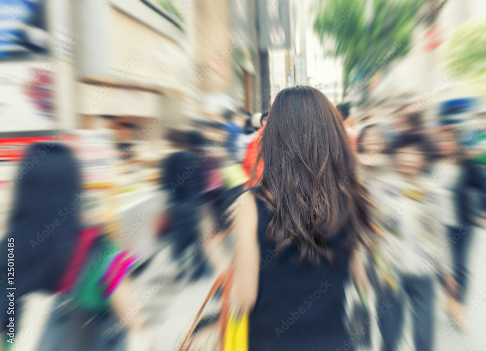 Φωτογραφία Shopping season. Blurred back view of beautiful woman with colou