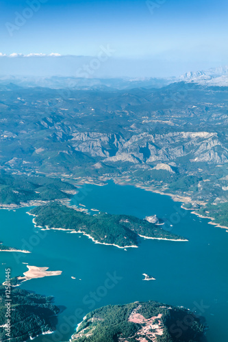 Fototapeta Naklejka Na Ścianę i Meble -  Widok z samolotu wzdłuż linii brzegowej Turcji - Bliski Wschód