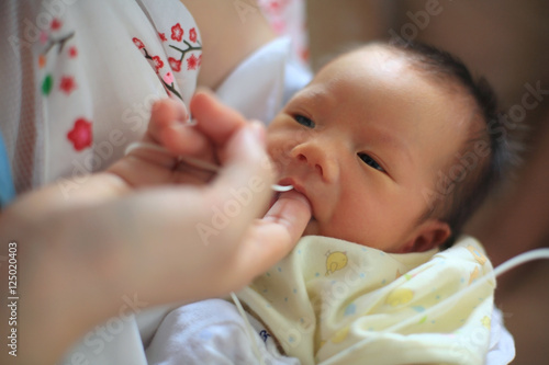 Finger Feeding breast milk by tube photo