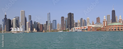 Chicago skyline and Michigan Lake, Illinois, USA © vlad_g