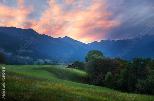 Romantische Morgenstimmung in Schweizer Berglandschaft © SusaZoom