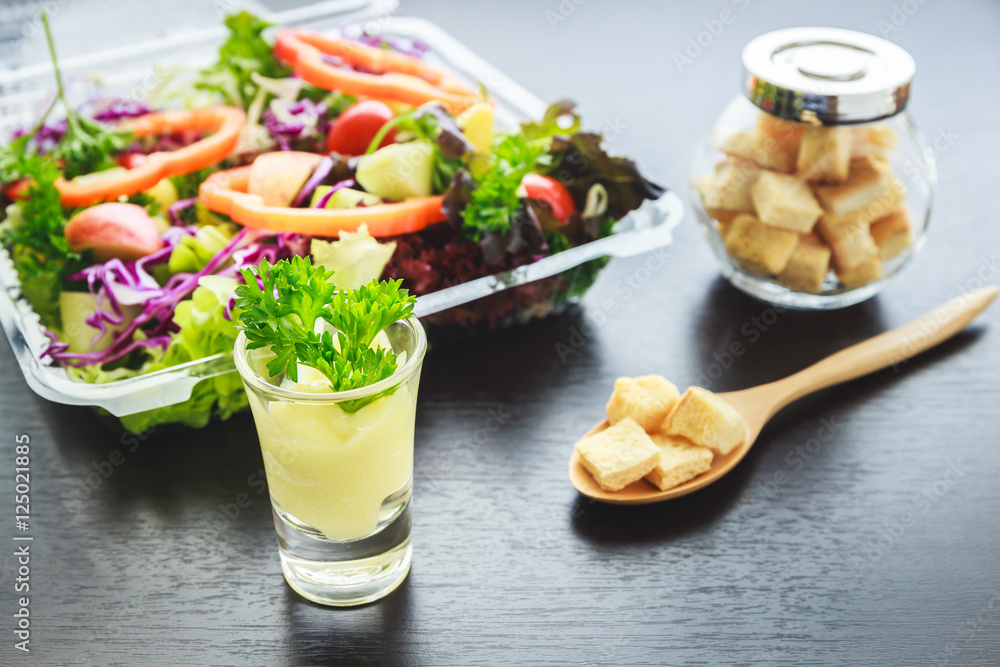 Crispy bread, Kiwi sauce and mix salad with fruit and vegetable Crispy bread, Kiwi sauce and mix salad with fruit and vegetable