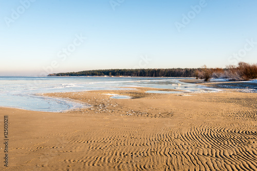 Fototapeta Naklejka Na Ścianę i Meble -  frozen beach view by the baltic sea