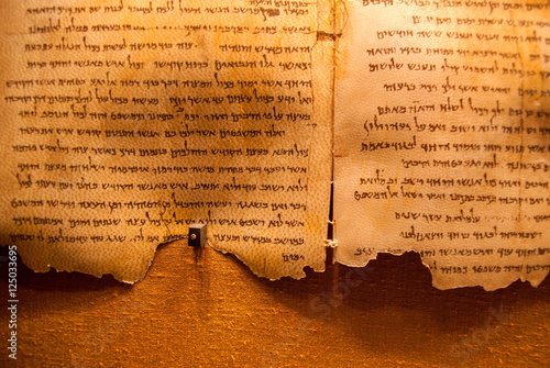 Fotografie Dead Sea Scrolls on display at the caves of Qumran