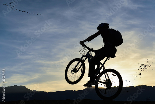 Fototapeta Naklejka Na Ścianę i Meble -  enerjik bisikletçi