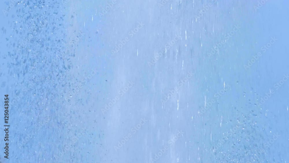 Wasser Fontänen tanzen vor blauen himmel Wasser Fontänen tanzen vor blauen himmel