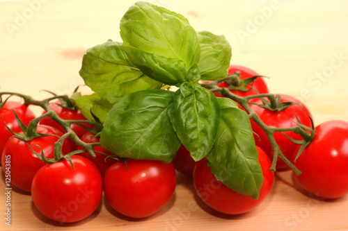 Tomaten und Basilikum