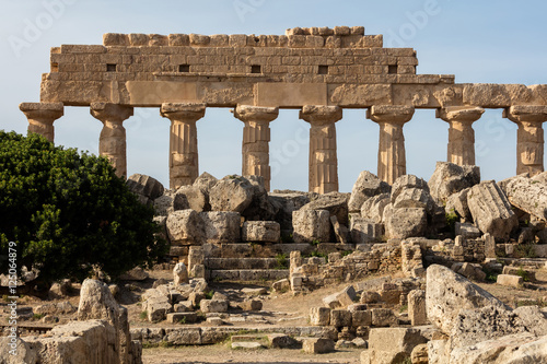 Ruins of the Temple G (540–480 BC) in Selinunte, Sicily. One of the largest temples in antiquity, it reached a height of 30 m (98 ft) when complete.