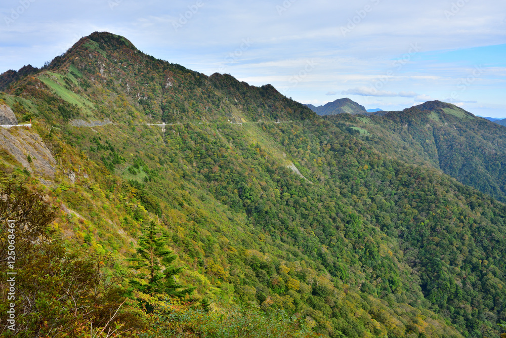 瓶ヶ森林道瓶ヶ森付近から見た寒風山方面の風景(2016年10月)