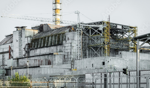 Tableau sur toile Old sarcophagus in Chernobyl.
