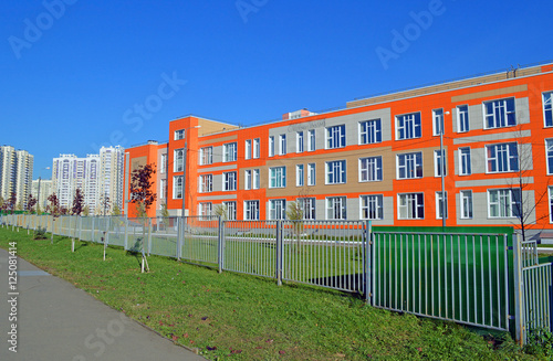 Средняя общеобразовательная школа в новом районе в Химках