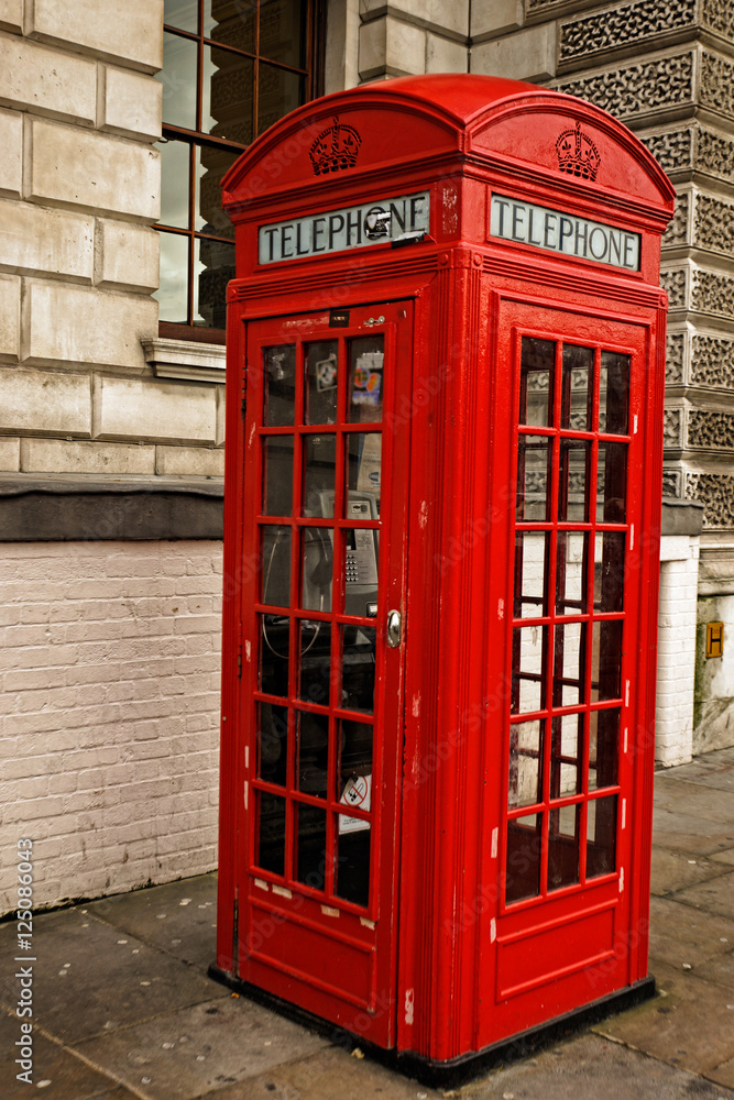 Traditional red London phone booth, London, UK
Traditional red London phone booth, London, UK
