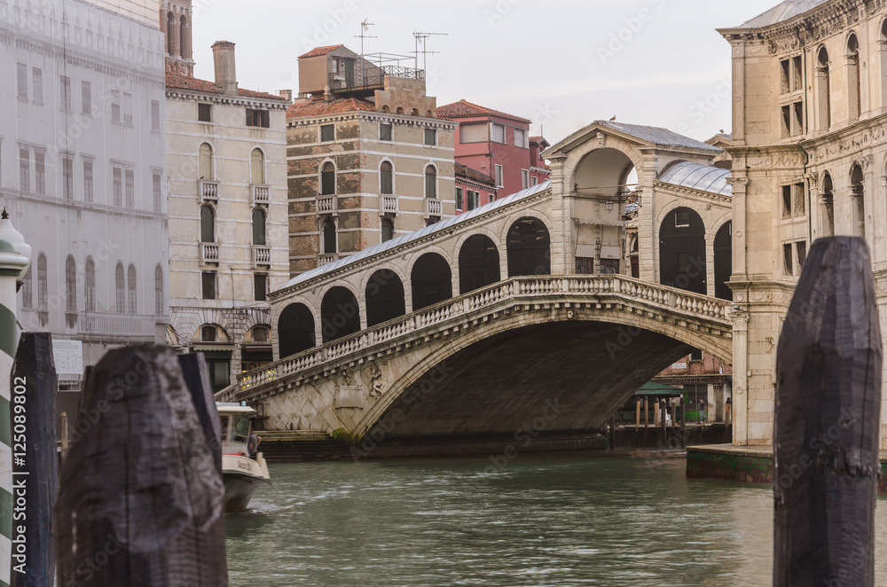 Rialto Bridge in Venice, in the early morning