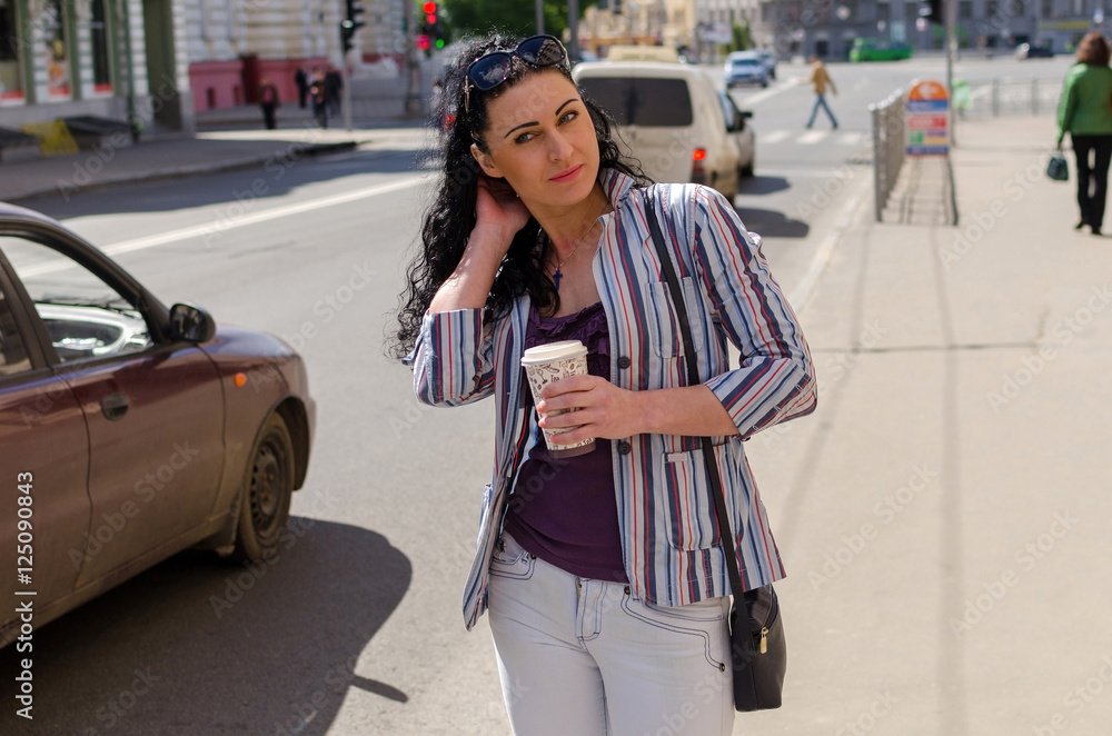 Fototapeta premium Girl walking on the city