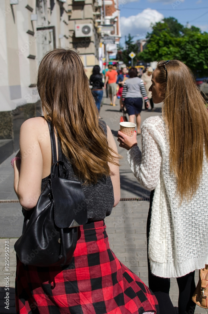 Fototapeta premium Two girlfriends are walking 