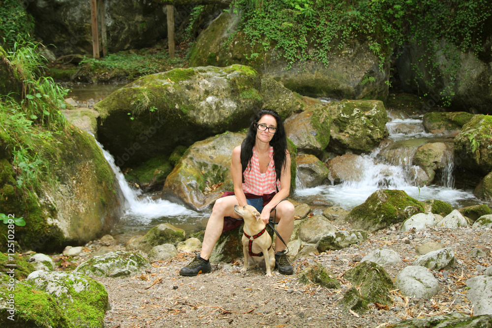 Wandern mit Hund an den Wassserfällen Wandern mit Hund an den Wassserfällen