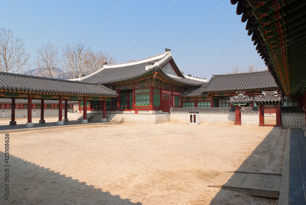 Yard of Emperor Kyoungbok palace at Seoul, South Korea Yard of Emperor Kyoungbok palace at Seoul, South Korea