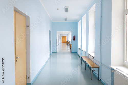 Canvas Print empty school corridor