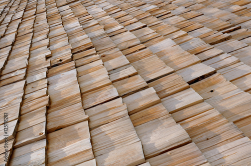 détail d'une toiture en bois