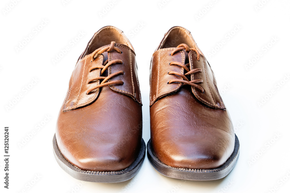 Braune Herrenschuhe - weißer Hintergrund - Freisteller Braune Herrenschuhe - weißer Hintergrund - Freisteller