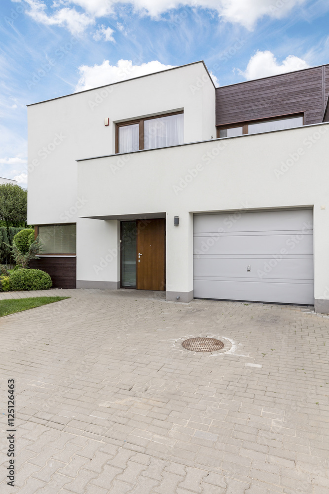 Fototapeta premium White villa with garage