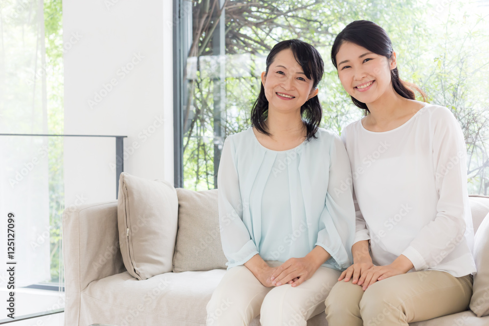 若い女性　ミドル女性