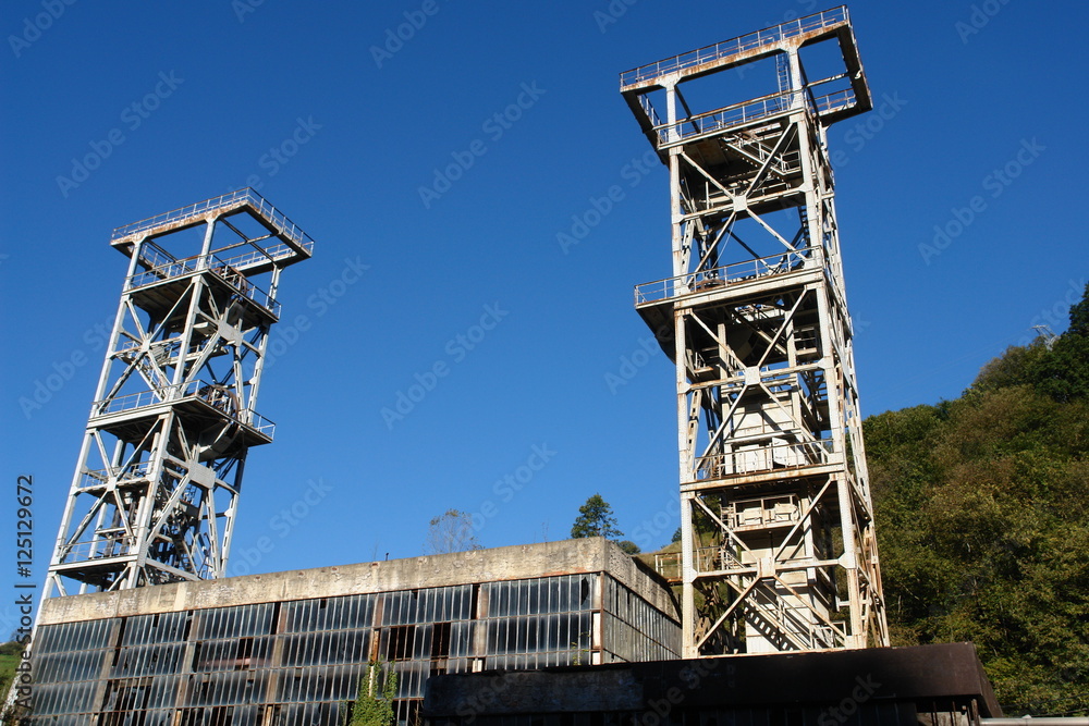 Castilletes de un pozo asturiano abandonado