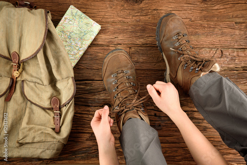 Wanderung Start, Schuhe anziehen
