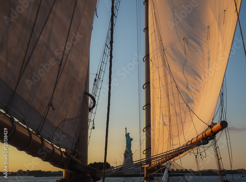 Sunset Sail – horizontal