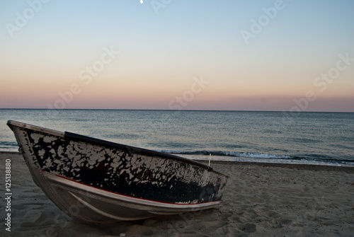 barca al tramonto