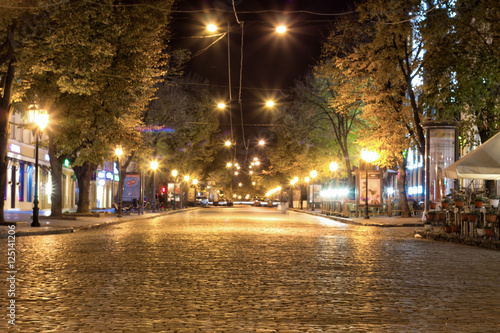 Night walk along the main street of Odessa - Deribasovskaya.